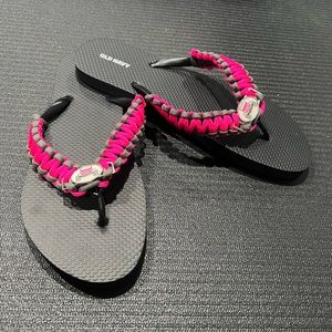 Old Navy / JEEP Flip Flops 🩴
